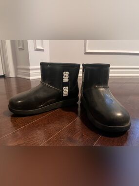 UGG classic clear mini waterproof Black Logo Rain Boots
